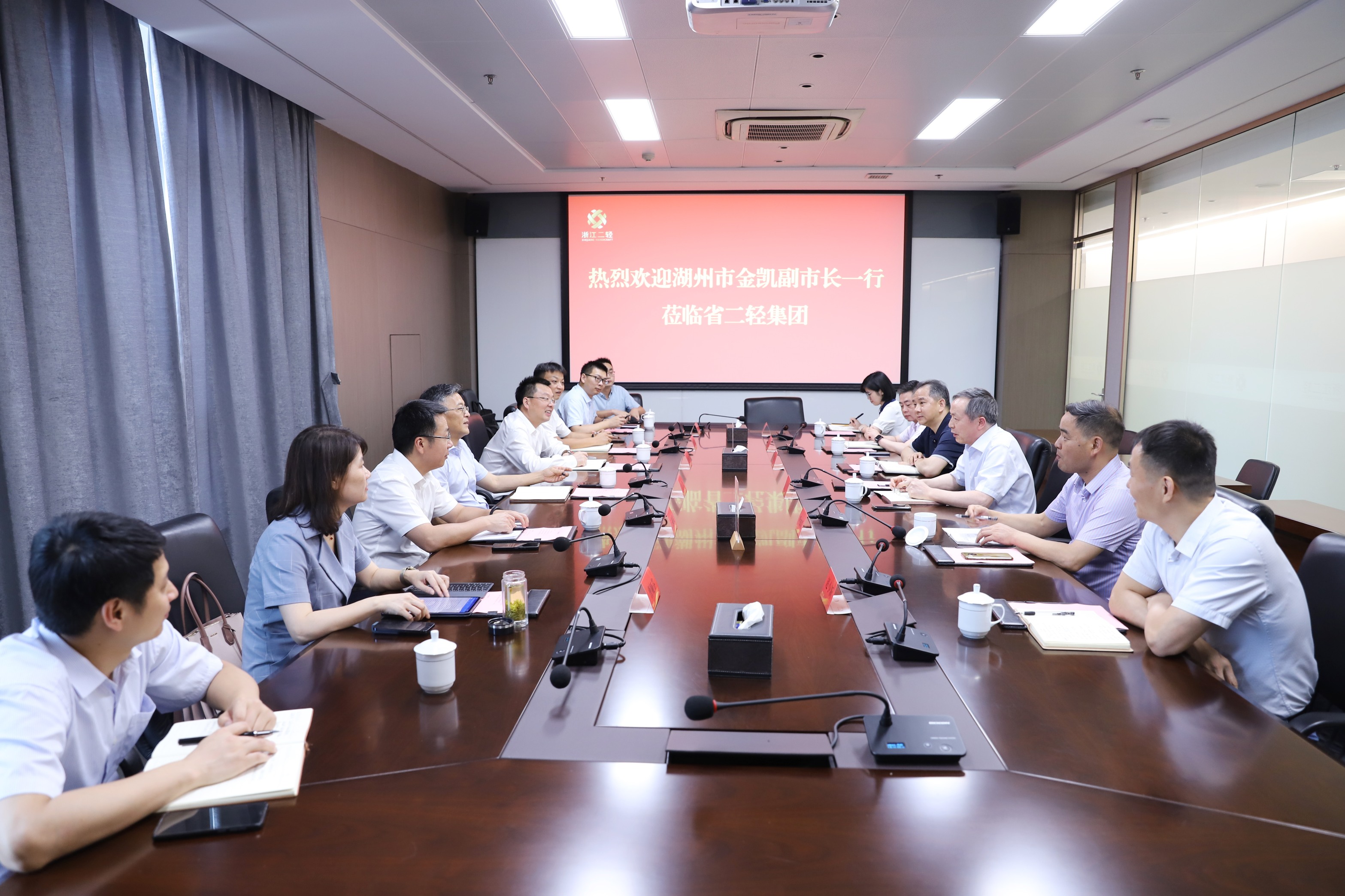 虞岳明與湖州市副市長(zhǎng)金凱座談交流
